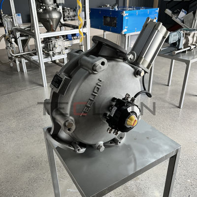 Dual channel directional valve suitable for dense phase transportation pipelines