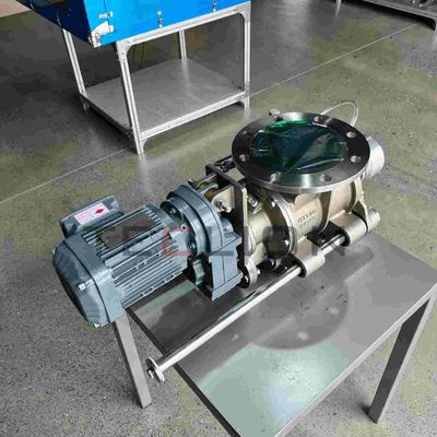 Cleaning type rotary valve suitable for the plastic industry